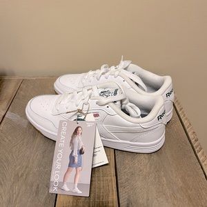 NWT, Reebok Club Memt sneaker, size 8, Reebok Classics, white and green